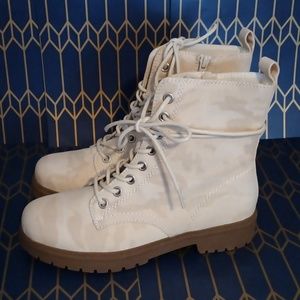 Cream camo print canvas combat boots size 8.5